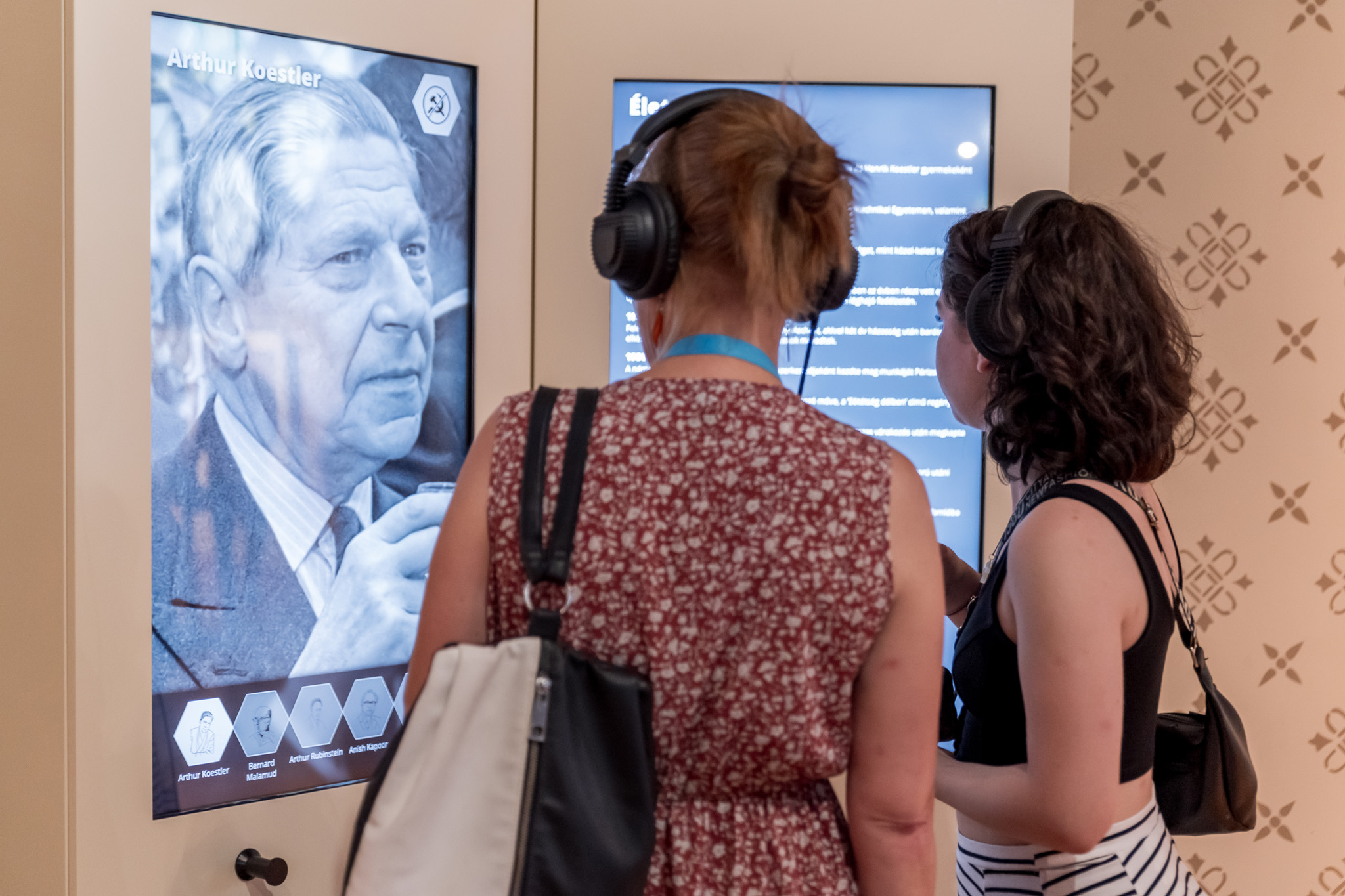 The exhibition allows visitors to learn about the life stories of more than 400 Jewish scientists, artists and athletes. 